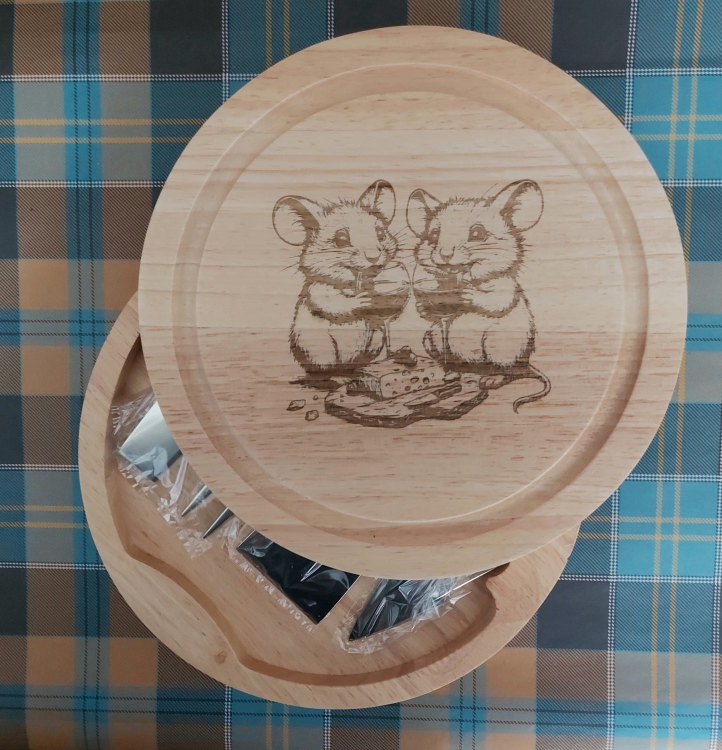 Cheese Board with Knives – Laser Engraved Design